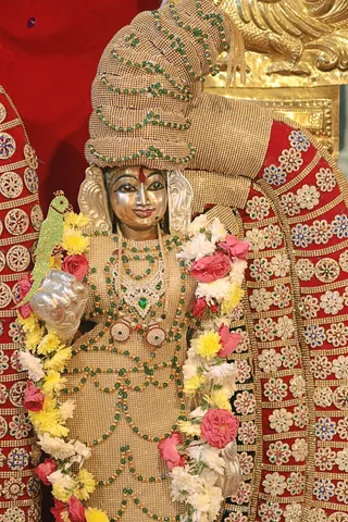 http://nithyananda.org/sites/default/files/photo-gallery/2018-10Oct-08-nithyananda-diary_bengaluru-aadheenam_uttamotama-seva_7T9A9454.JPG