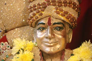 http://nithyananda.org/sites/default/files/photo-gallery/2018-10Oct-08-nithyananda-diary_bengaluru-aadheenam_uttamotama-seva_7T9A9466.JPG