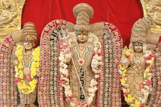 http://nithyananda.org/sites/default/files/photo-gallery/2018-10Oct-08-nithyananda-diary_bengaluru-aadheenam_uttamotama-seva_7T9A9471.JPG