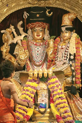 http://nithyananda.org/sites/default/files/photo-gallery/2018-10Oct-08-nithyananda-diary_bengaluru-aadheenam_uttamotama-seva_7T9A9500.JPG