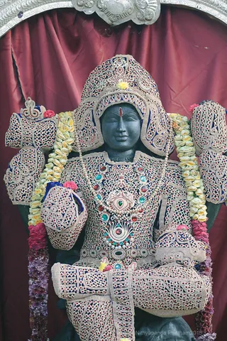 http://nithyananda.org/sites/default/files/photo-gallery/2018-10Oct-08-nithyananda-diary_bengaluru-aadheenam_uttamotama-seva_7T9A9513.JPG