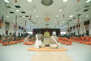 http://nithyananda.org/sites/default/files/photo-gallery/2018-10Oct-08-nithyananda-diary_bengaluru-aadheenam_uttamotama-seva_7T9A9653.JPG