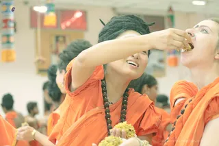 http://nithyananda.org/sites/default/files/photo-gallery/2018-10Oct-08-nithyananda-diary_bengaluru-aadheenam_uttamotama-seva_7T9A9853.JPG