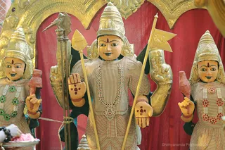 http://nithyananda.org/sites/default/files/photo-gallery/2018-10Oct-09-nithyananda-diary_bengaluru-aadheenam_uttamotama-seva_7T9A0163.JPG