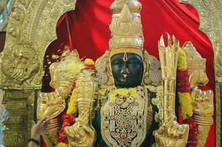http://nithyananda.org/sites/default/files/photo-gallery/2018-10Oct-10-nithyananda-diary_bengaluru-aadheenam_uttamotama-seva_7T9A0448.JPG