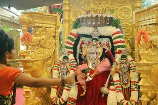 http://nithyananda.org/sites/default/files/photo-gallery/2018-10Oct-10-nithyananda-diary_bengaluru-aadheenam_uttamotama-seva_7T9A0492.JPG