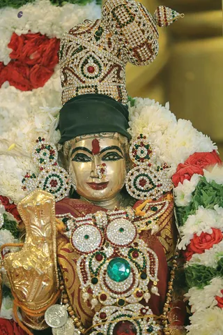 http://nithyananda.org/sites/default/files/photo-gallery/2018-10Oct-10-nithyananda-diary_bengaluru-aadheenam_uttamotama-seva_7T9A0515.JPG