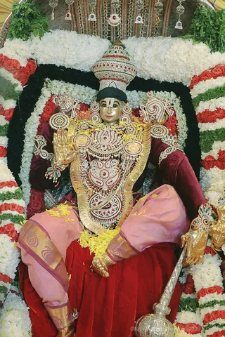 http://nithyananda.org/sites/default/files/photo-gallery/2018-10Oct-10-nithyananda-diary_bengaluru-aadheenam_uttamotama-seva_7T9A0518.JPG