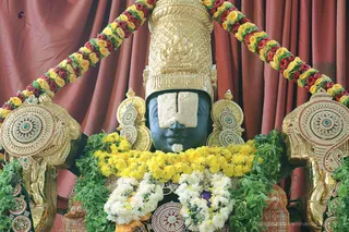 http://nithyananda.org/sites/default/files/photo-gallery/2018-10Oct-10-nithyananda-diary_bengaluru-aadheenam_uttamotama-seva_7T9A0521.JPG