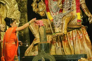 http://nithyananda.org/sites/default/files/photo-gallery/2018-10Oct-11-nithyananda-diary_bengaluru-aadheenam_uttamotama-seva_7T9A1038.JPG