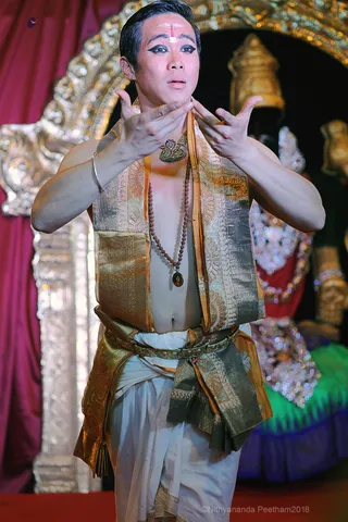 http://nithyananda.org/sites/default/files/photo-gallery/2018-10Oct-11-nithyananda-diary_bengaluru-aadheenam_uttamotama-seva_7T9A1309.JPG