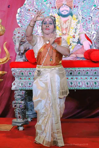 http://nithyananda.org/sites/default/files/photo-gallery/2018-10Oct-11-nithyananda-diary_bengaluru-aadheenam_uttamotama-seva_7T9A1311.JPG