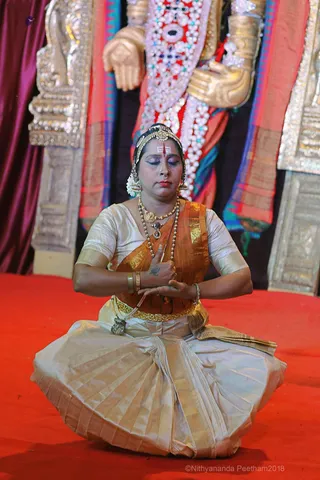 http://nithyananda.org/sites/default/files/photo-gallery/2018-10Oct-11-nithyananda-diary_bengaluru-aadheenam_uttamotama-seva_7T9A1344.JPG