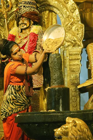 http://nithyananda.org/sites/default/files/photo-gallery/2018-10Oct-12-nithyananda-diary_bengaluru-aadheenam_uttamotama-seva_7T9A1856.JPG