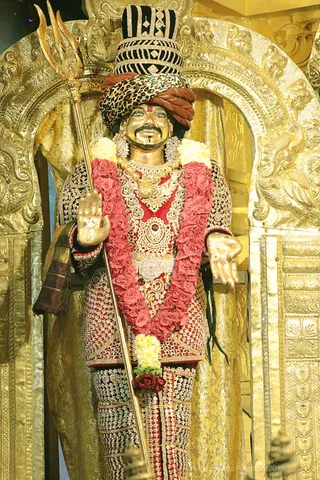 http://nithyananda.org/sites/default/files/photo-gallery/2018-10Oct-12-nithyananda-diary_bengaluru-aadheenam_uttamotama-seva_7T9A1879.JPG