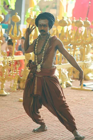 http://nithyananda.org/sites/default/files/photo-gallery/2018-10Oct-12-nithyananda-diary_bengaluru-aadheenam_uttamotama-seva_7T9A2090.JPG
