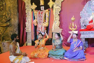 http://nithyananda.org/sites/default/files/photo-gallery/2018-10Oct-12-nithyananda-diary_bengaluru-aadheenam_uttamotama-seva_7T9A9457.JPG