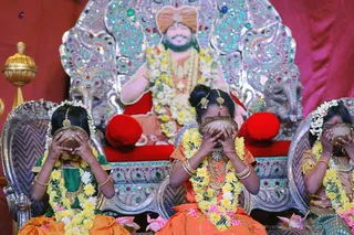 http://nithyananda.org/sites/default/files/photo-gallery/2018-10Oct-12-nithyananda-diary_bengaluru-aadheenam_uttamotama-seva_7T9A9513.JPG