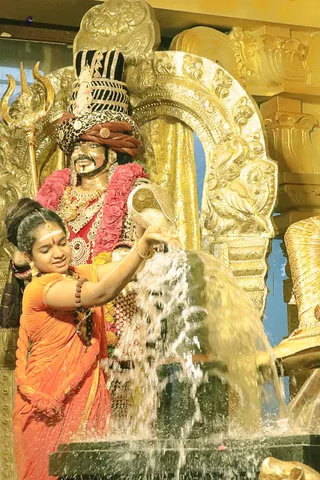 http://nithyananda.org/sites/default/files/photo-gallery/2018-10Oct-13-nithyananda-diary_bengaluru-aadheenam_uttamotama-seva_7T9A9681.JPG