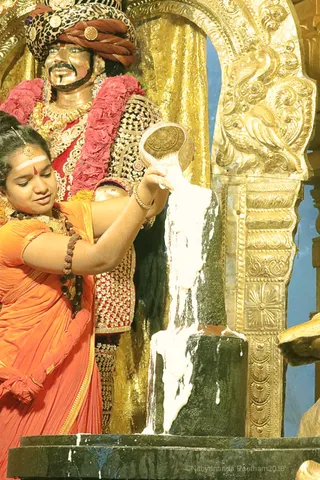 http://nithyananda.org/sites/default/files/photo-gallery/2018-10Oct-13-nithyananda-diary_bengaluru-aadheenam_uttamotama-seva_7T9A9686.JPG