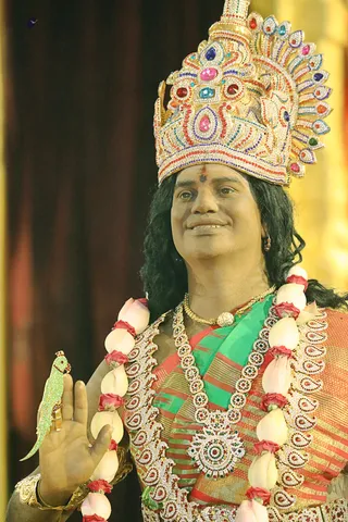http://nithyananda.org/sites/default/files/photo-gallery/2018-10Oct-13-nithyananda-diary_bengaluru-aadheenam_uttamotama-seva_7T9A9704.JPG