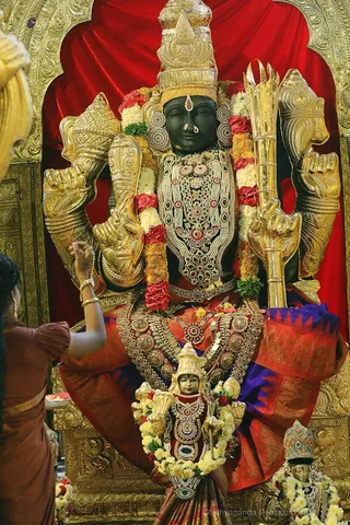 http://nithyananda.org/sites/default/files/photo-gallery/2018-10Oct-13-nithyananda-diary_bengaluru-aadheenam_uttamotama-seva_7T9A9718.JPG