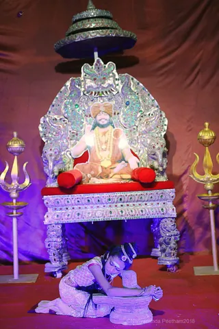 http://nithyananda.org/sites/default/files/photo-gallery/2018-10Oct-13-nithyananda-diary_bengaluru-aadheenam_uttamotama-seva_7T9A9960.JPG