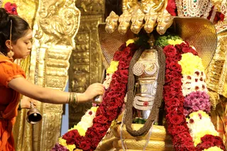 http://nithyananda.org/sites/default/files/photo-gallery/2018-10Oct-14-nithyananda-diary_bengaluru-aadheenam_uttamotama-seva_7T7A0144.JPG