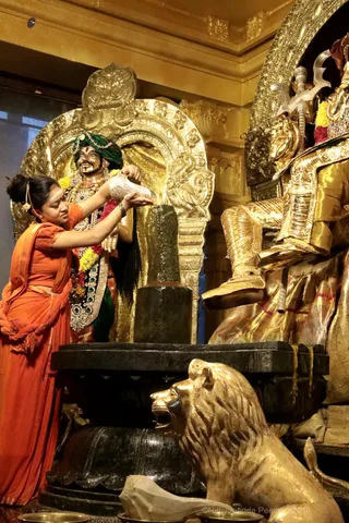 http://nithyananda.org/sites/default/files/photo-gallery/2018-10Oct-14-nithyananda-diary_bengaluru-aadheenam_uttamotama-seva_7T9A0295.JPG