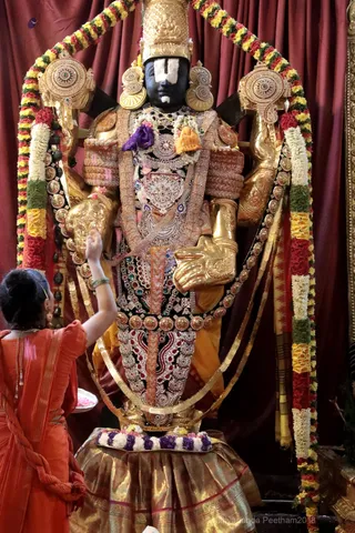 http://nithyananda.org/sites/default/files/photo-gallery/2018-10Oct-14-nithyananda-diary_bengaluru-aadheenam_uttamotama-seva_7T9A0348.JPG