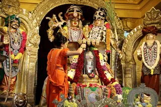 http://nithyananda.org/sites/default/files/photo-gallery/2018-10Oct-14-nithyananda-diary_bengaluru-aadheenam_uttamotama-seva_7T9A0451.JPG