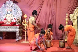 http://nithyananda.org/sites/default/files/photo-gallery/2018-10Oct-14-nithyananda-diary_bengaluru-aadheenam_uttamotama-seva_7T9A0539.JPG