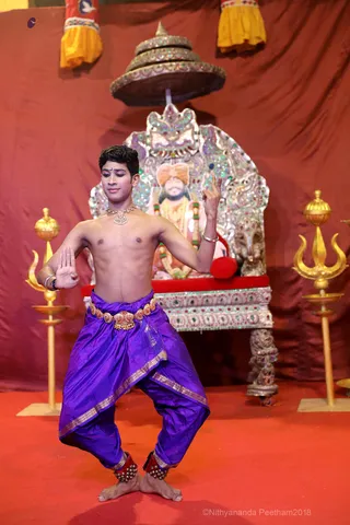 http://nithyananda.org/sites/default/files/photo-gallery/2018-10Oct-14-nithyananda-diary_bengaluru-aadheenam_uttamotama-seva_7T9A0579.JPG