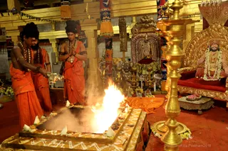 http://nithyananda.org/sites/default/files/photo-gallery/2018-10Oct-14-nithyananda-diary_bengaluru-aadheenam_uttamotama-seva_7T9A0692.JPG