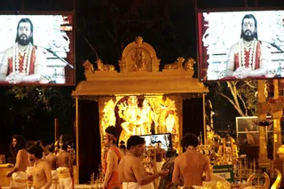 http://nithyananda.org/sites/default/files/photo-gallery/2018-10Oct-15-nithyananda-diary_bengaluru-aadheenam_uttamotama-seva_7T7A0512.JPG