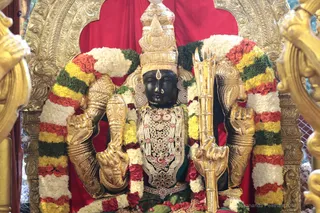 http://nithyananda.org/sites/default/files/photo-gallery/2018-10Oct-15-nithyananda-diary_bengaluru-aadheenam_uttamotama-seva_7T7A0761.JPG