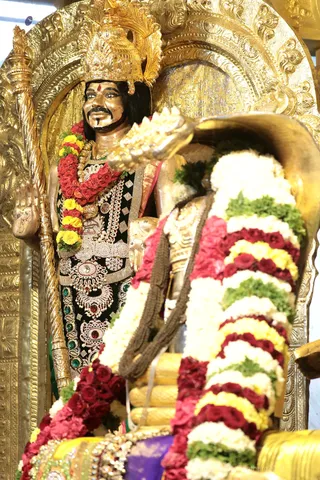 http://nithyananda.org/sites/default/files/photo-gallery/2018-10Oct-15-nithyananda-diary_bengaluru-aadheenam_uttamotama-seva_7T7A0777.JPG