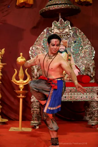 http://nithyananda.org/sites/default/files/photo-gallery/2018-10Oct-15-nithyananda-diary_bengaluru-aadheenam_uttamotama-seva_7T7A0925.JPG