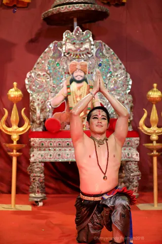 http://nithyananda.org/sites/default/files/photo-gallery/2018-10Oct-15-nithyananda-diary_bengaluru-aadheenam_uttamotama-seva_7T7A0930.JPG