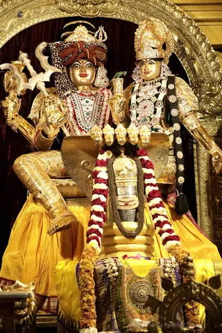 http://nithyananda.org/sites/default/files/photo-gallery/2018-10Oct-15-nithyananda-diary_bengaluru-aadheenam_uttamotama-seva_7T7A1158.JPG