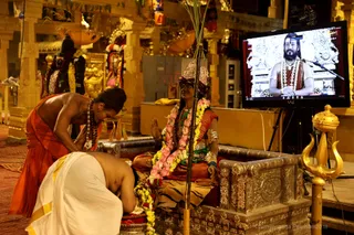 http://nithyananda.org/sites/default/files/photo-gallery/2018-10Oct-15-nithyananda-diary_bengaluru-aadheenam_uttamotama-seva_7T9A0746.JPG
