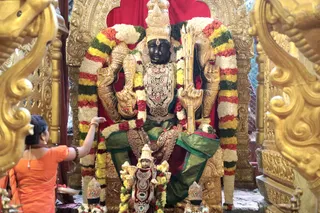 http://nithyananda.org/sites/default/files/photo-gallery/2018-10Oct-15-nithyananda-diary_bengaluru-aadheenam_uttamotama-seva_7T9A0789.JPG