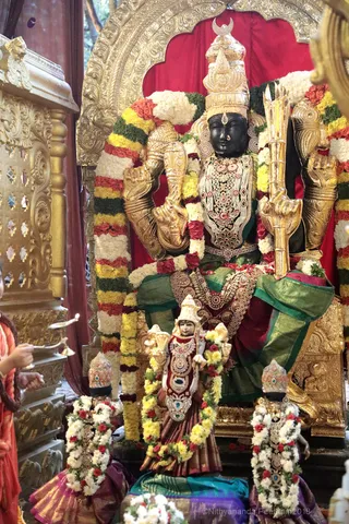 http://nithyananda.org/sites/default/files/photo-gallery/2018-10Oct-15-nithyananda-diary_bengaluru-aadheenam_uttamotama-seva_7T9A0791.JPG