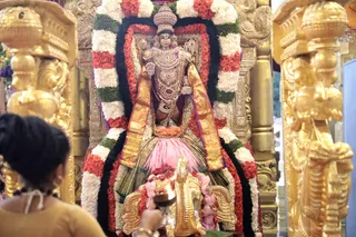 http://nithyananda.org/sites/default/files/photo-gallery/2018-10Oct-15-nithyananda-diary_bengaluru-aadheenam_uttamotama-seva_7T9A0810.JPG