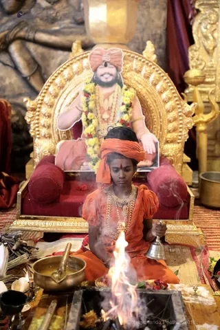 http://nithyananda.org/sites/default/files/photo-gallery/2018-10Oct-15-nithyananda-diary_bengaluru-aadheenam_uttamotama-seva_7T9A0827.JPG