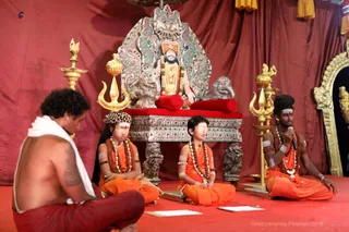 http://nithyananda.org/sites/default/files/photo-gallery/2018-10Oct-15-nithyananda-diary_bengaluru-aadheenam_uttamotama-seva_7T9A0847.JPG