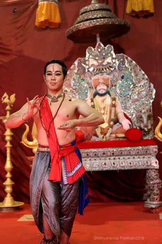 http://nithyananda.org/sites/default/files/photo-gallery/2018-10Oct-15-nithyananda-diary_bengaluru-aadheenam_uttamotama-seva_7T9A1049.JPG