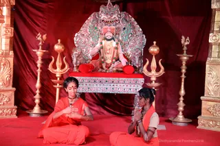 http://nithyananda.org/sites/default/files/photo-gallery/2018-10Oct-15-nithyananda-diary_bengaluru-aadheenam_uttamotama-seva_7T9A1071.JPG