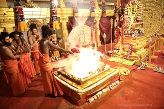 http://nithyananda.org/sites/default/files/photo-gallery/2018-10Oct-15-nithyananda-diary_bengaluru-aadheenam_uttamotama-seva_7T9A1121.JPG