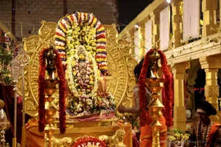 http://nithyananda.org/sites/default/files/photo-gallery/2018-10Oct-15-nithyananda-diary_bengaluru-aadheenam_uttamotama-seva_7T9A1155.JPG
